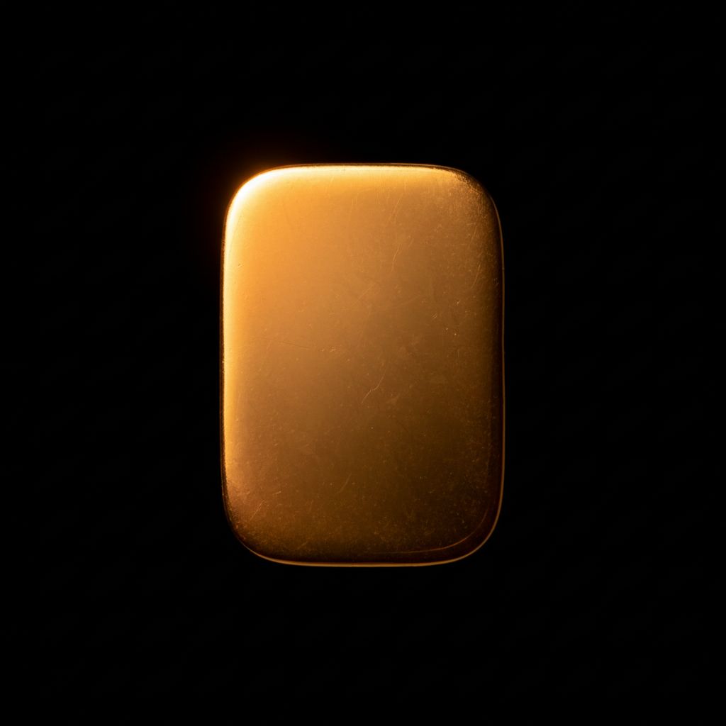 Ouro 18K sob luz quente